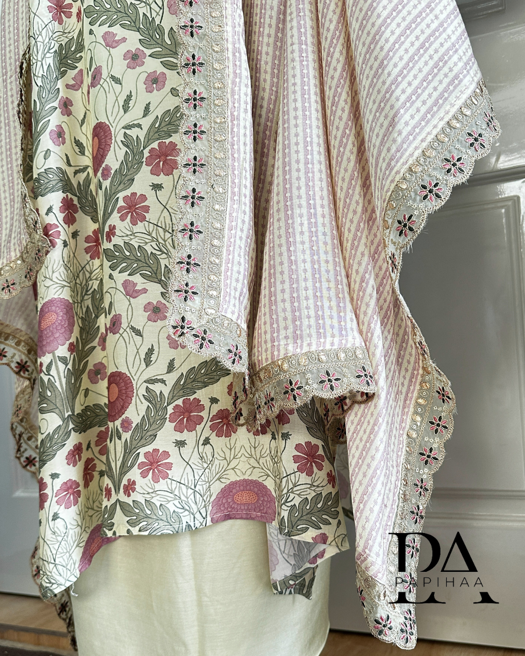 Delicate V-neck with threadwork and mirrors, ready to stitch digital printed set