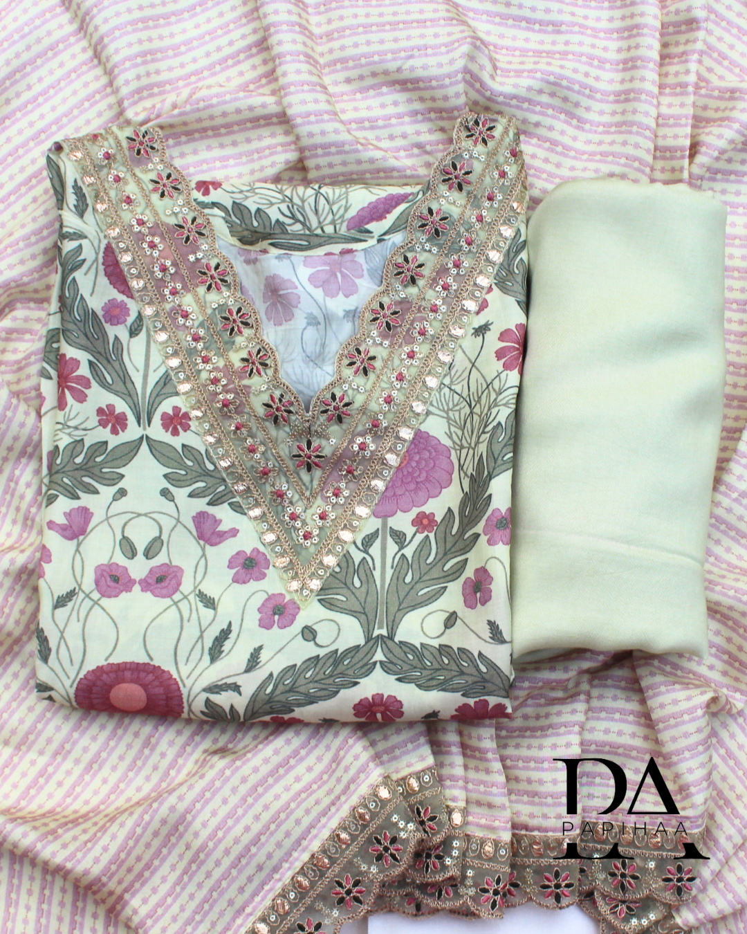 Delicate V-neck with threadwork and mirrors, ready to stitch digital printed set