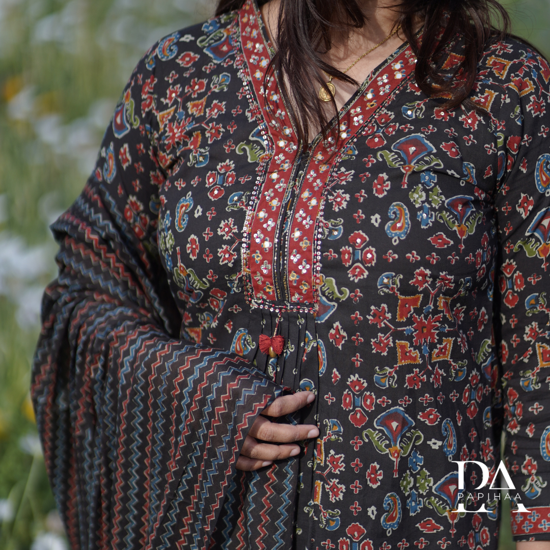Black ethnic motif V-Neck A Line Kurta Set